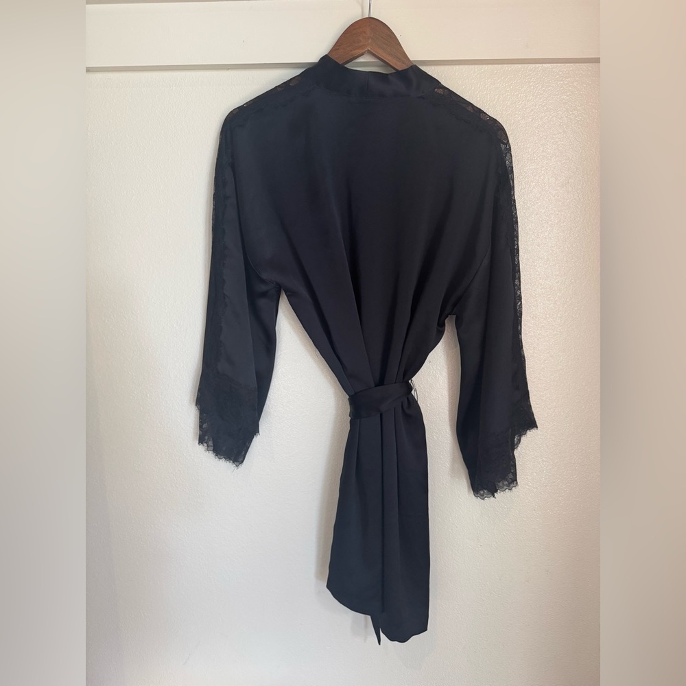 Victoria’s Secret Satin Lace Trim Robe Black XS/S Kimono Style Wrap Belt Lounge - Picture 7 of 10